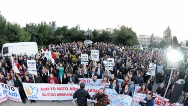 Protesta en el Ministerio de Defensa griego contra la implicación de la OTAN en el Egeo