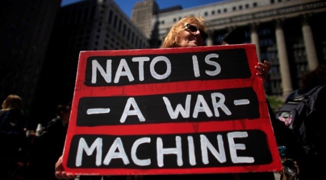 Llamamiento para acciones internacionales contra la Cumbre de la OTAN en Bruselas en Mayo 2017.